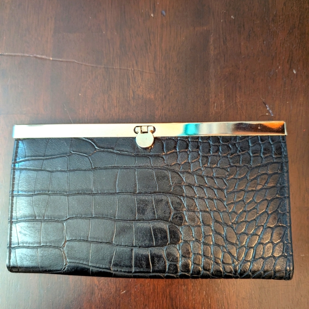 NWT. Elegant Black Crocodile-Embossed Clutch Wallet
